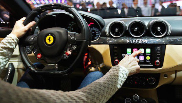 Apple promete CarPlay em 40 modelos até o fim do ano