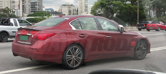 QUATRO RODAS flagra Infiniti Q50