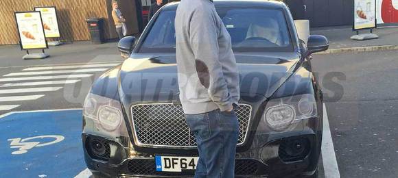 Bentley Bentayga roda com poucos disfarces