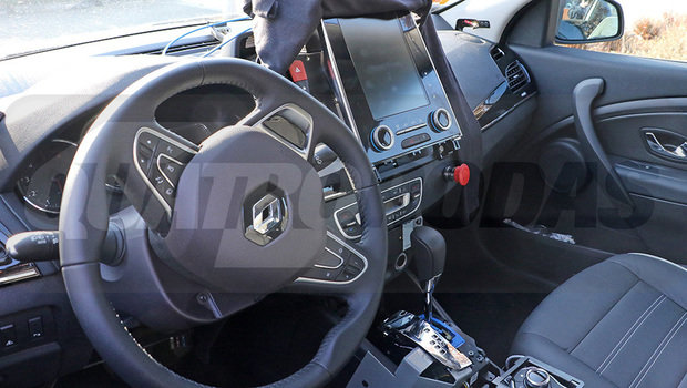 renault-big-sedan-interior-3.jpeg