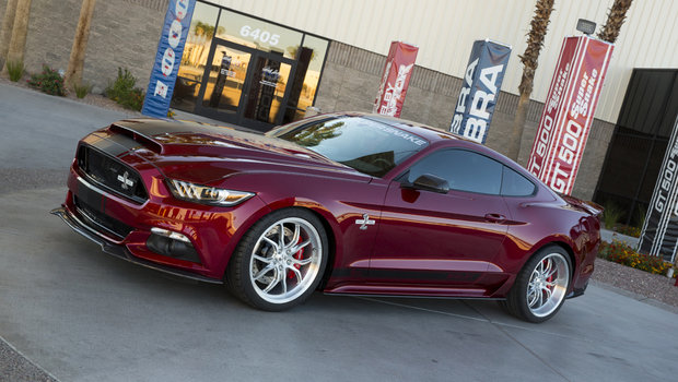 Ford revela o primeiro modelo de corrida do Mustang de nova