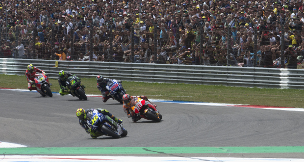 MotoGP: Rossi supera duelo com Márquez e vence em Assen