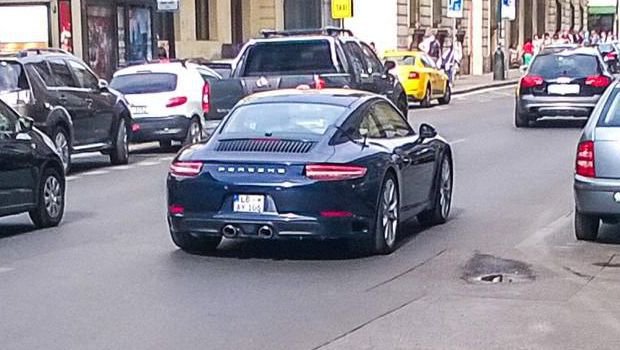 Porsche 911 atualizado circula pela República Tcheca