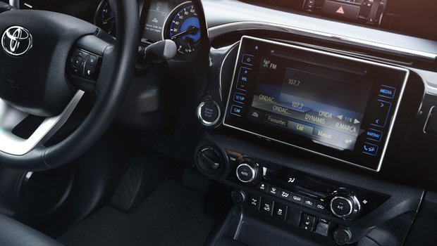 hilux_interior_07_dpl.jpeg hilux_interior_07_dpl.jpeg