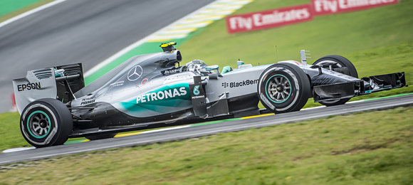 Soberana, Mercedes lidera primeiro dia de treinos livres em Interlagos