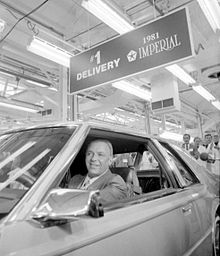 First 1981 Chrysler Imperial saindo da linha de produção