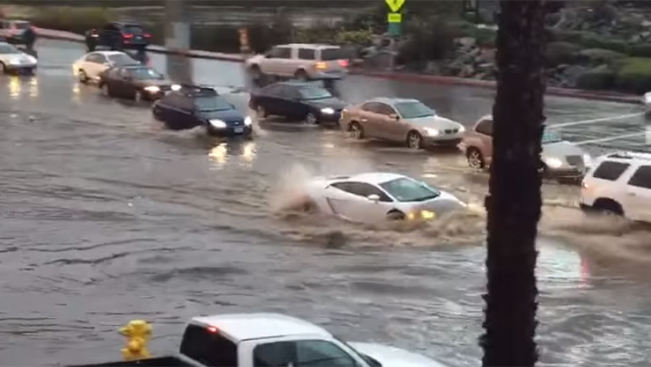 Lambo Gallardo encara enchente nos EUA