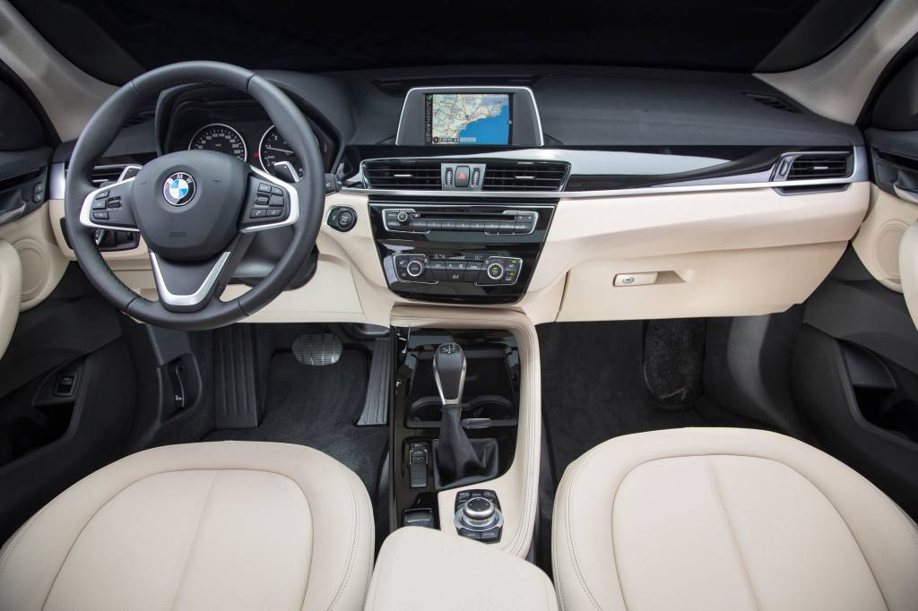 BMW X1 (interior)