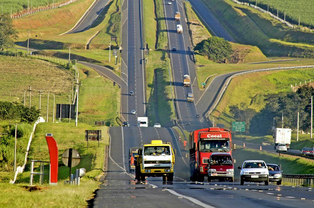 Rodovia Anhanguera Projeto quer exigir sinal de celular em todas as rodovias