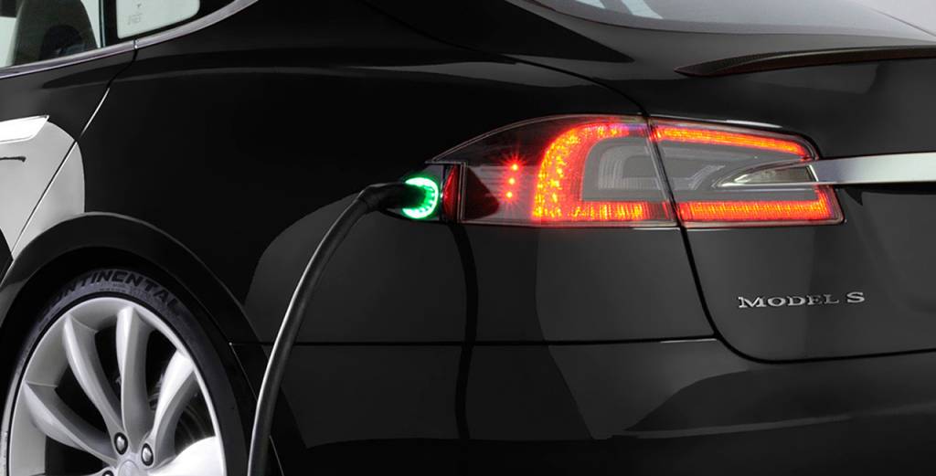 Tesla Model S recarregando