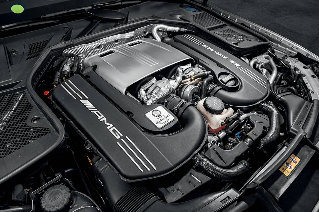 O Mercedes tem motor V8 de 517 cavalos e 71,4 mkgf