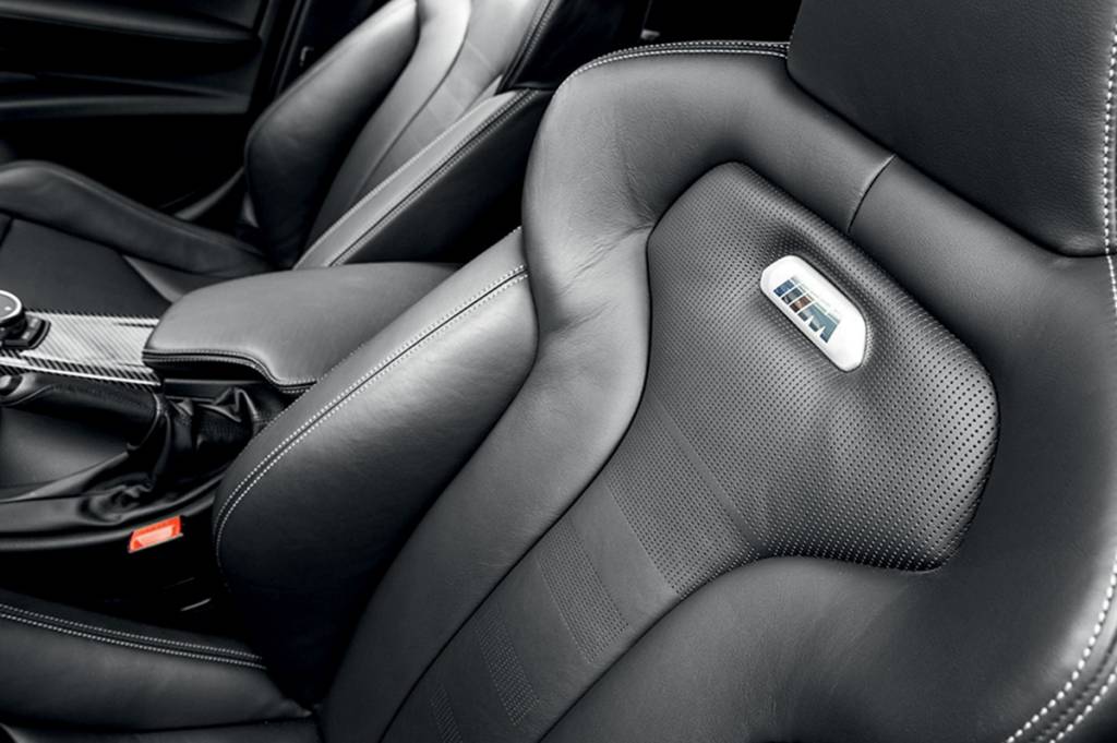 Apesar dos luxos, M3 dá a sensação de um carro de corrida