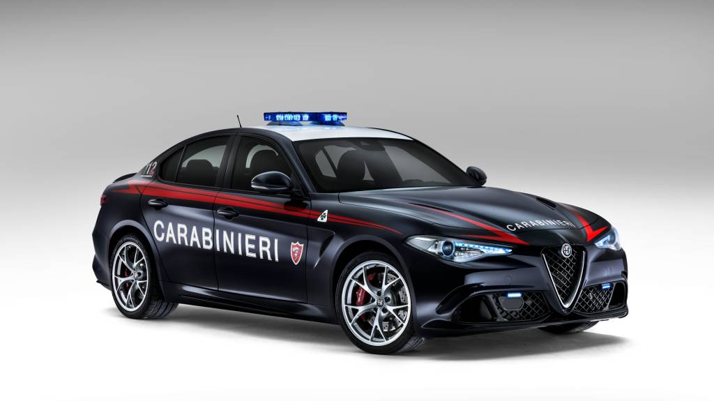Alfa Romeo Giulia Quadrifoglio Verde de polícia Alfa Romeo Giulia Quadrifoglio Verde de polícia