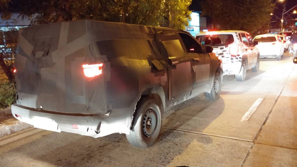 fiat toro com cobertura na cacamba fiat toro com cobertura na cacamba