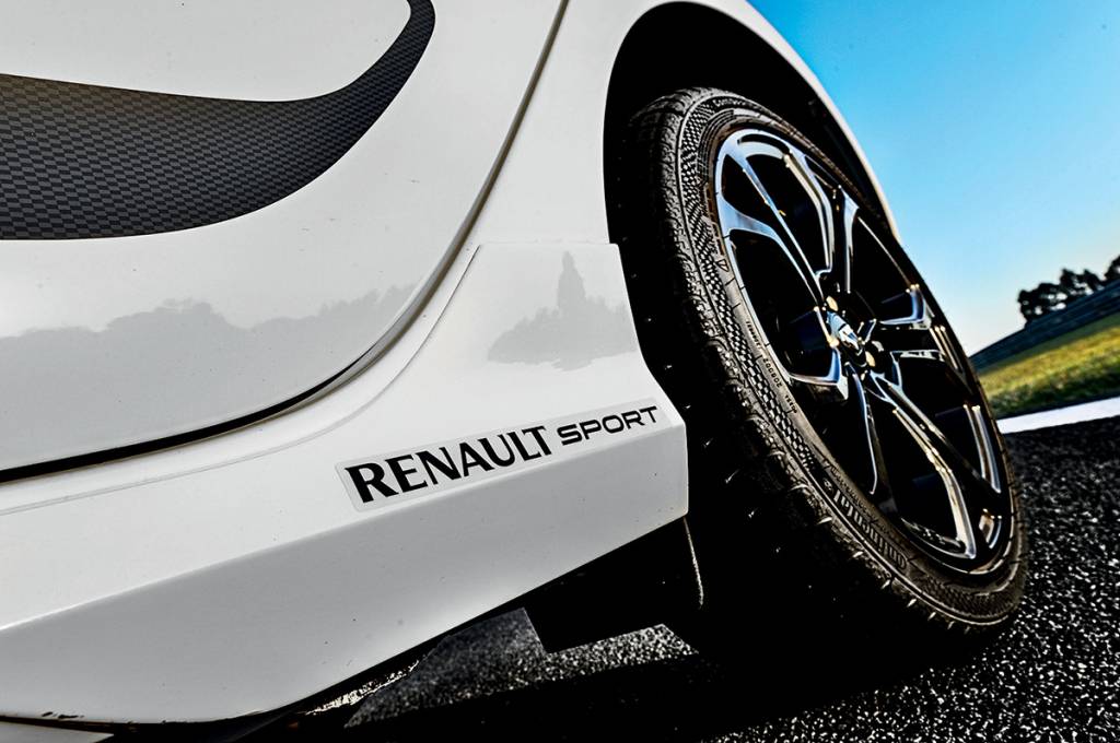 Peugeot 208 GT x Renault Sandero R.S.