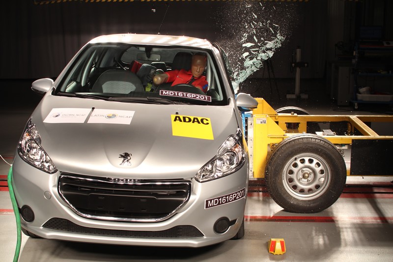 Peugeot 208 - crash-test
