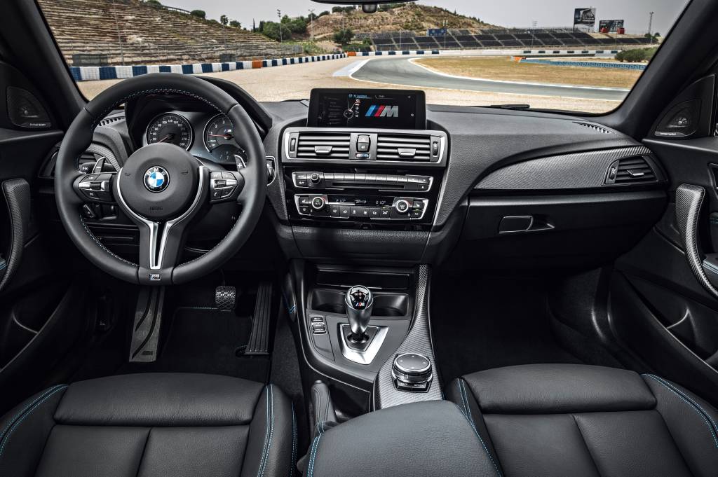 BMW M2 Coupé (interior)