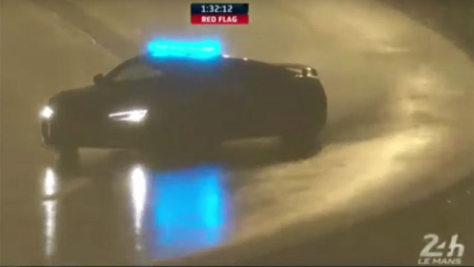 Audi R8 faz drift em Le Mans