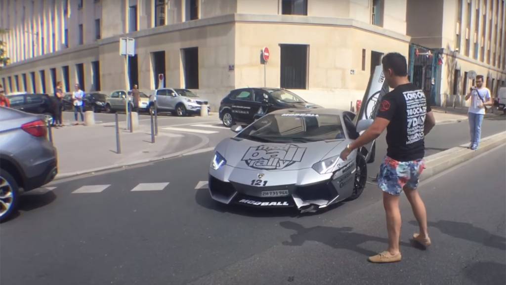 Lamborghini Aventador bate na França