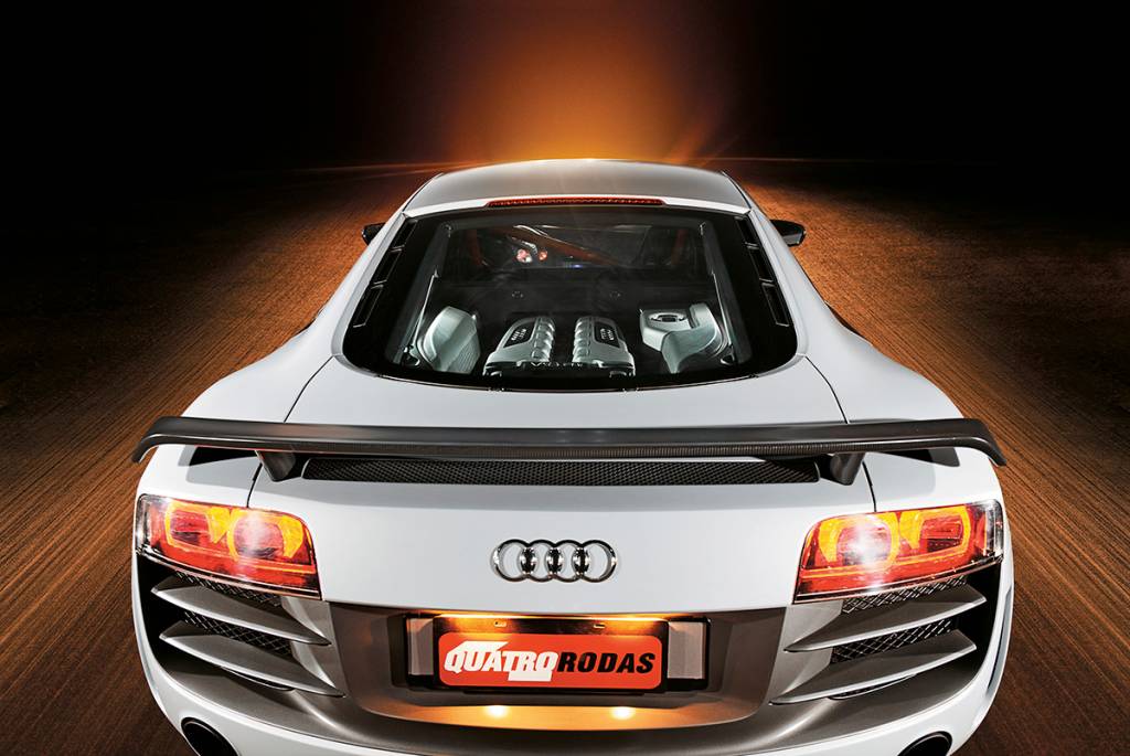 Traseira do R8 GT modelo 2012 da Audi, durante teste da revista Quatro Rodas