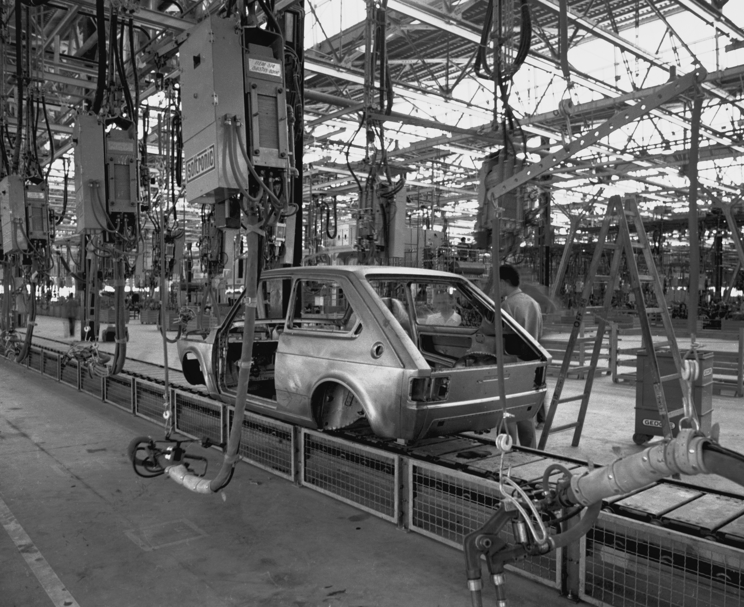 Linha de montagem do Fiat 147 em 1976