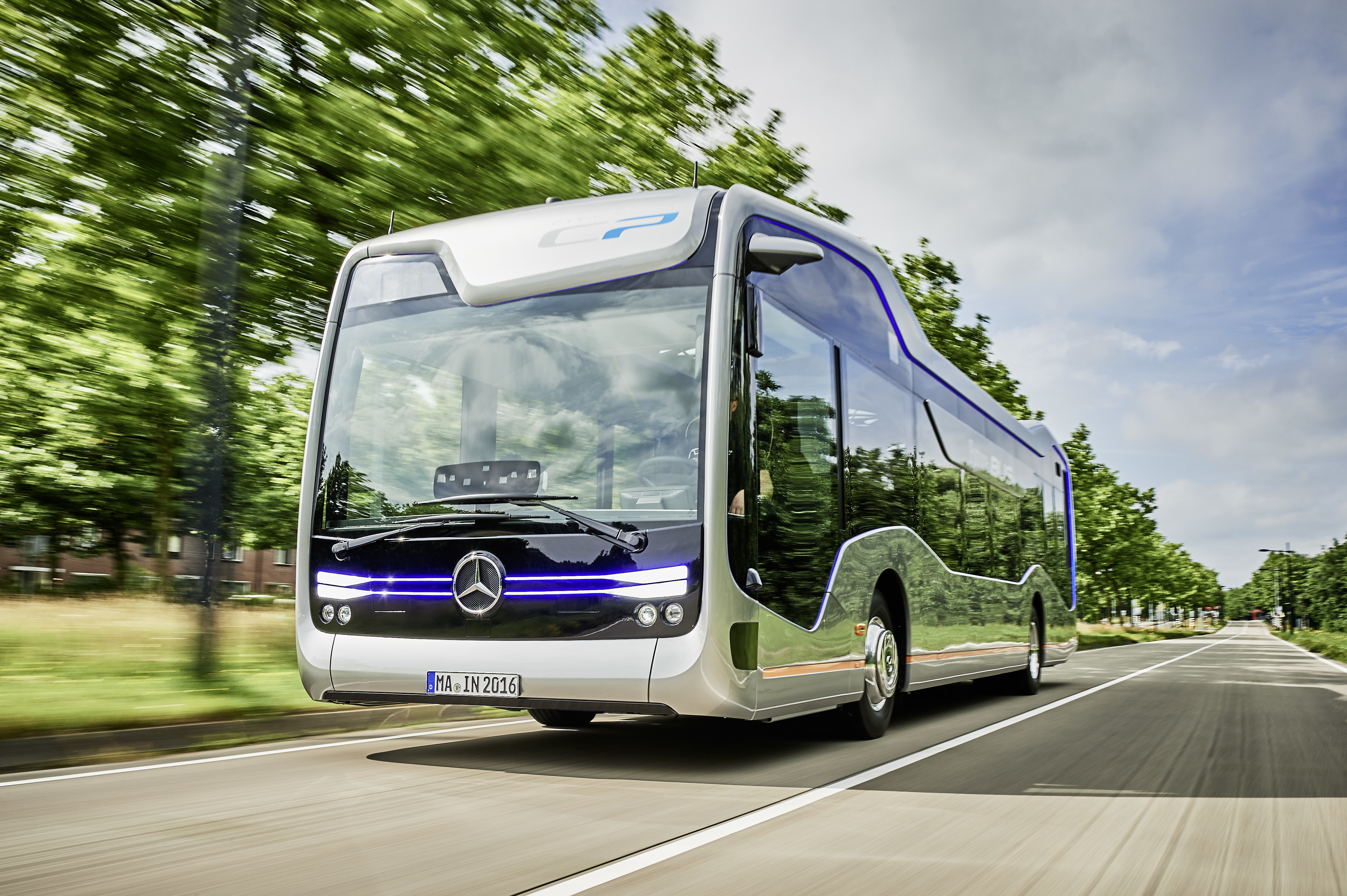 MercedesBenz mostra como serão seus ônibus no futuro