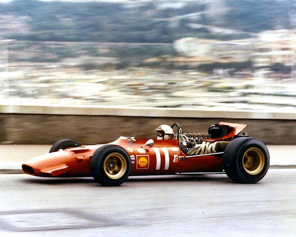 Chris Amon pilotando uma Ferrari em 1966