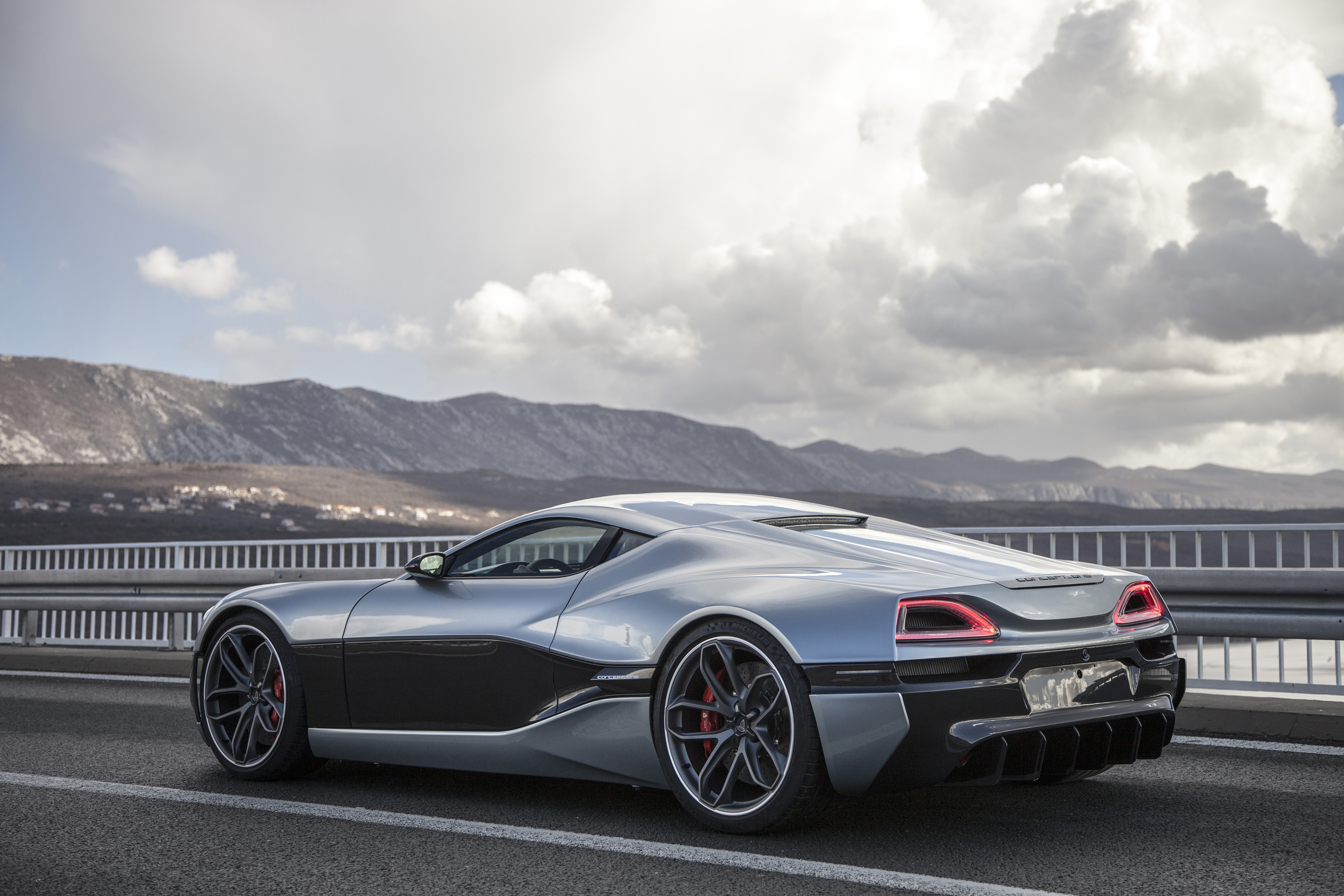 Rimac Concept One: um monstruoso croata elétrico com 1.088 cv | Quatro ...