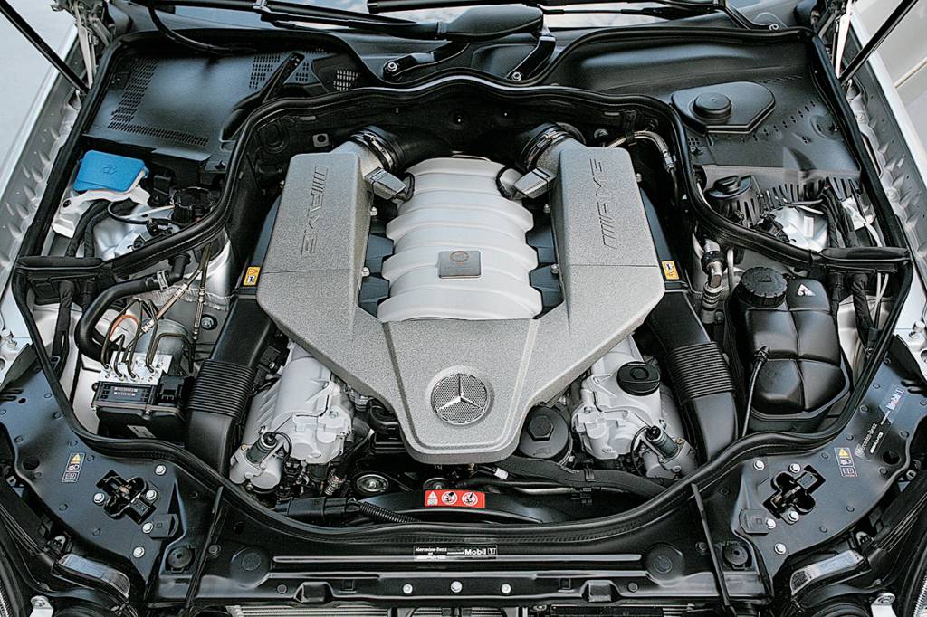 Motor V8 do Mercedes Benz E 63 AMG