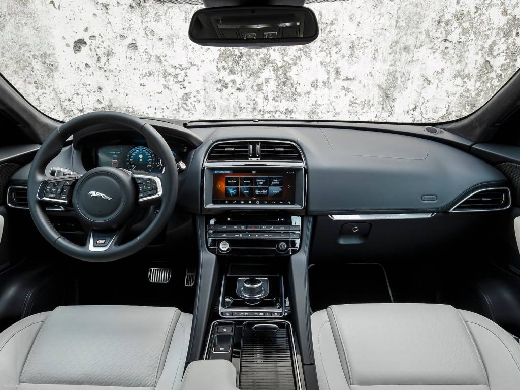 Jaguar F-Pace (interior)