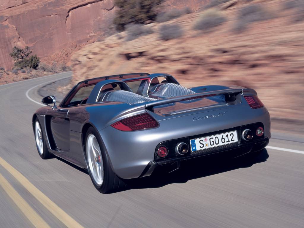 Porsche Carrera GT Sete supercarros com motores de Fórmula 1