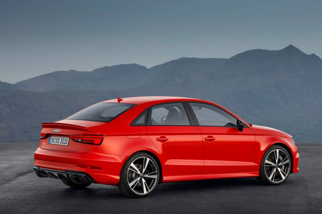 Audi RS3 Sedan Audi revela novo RS 3 Sedan com 405 cv e 48,9 mkgf