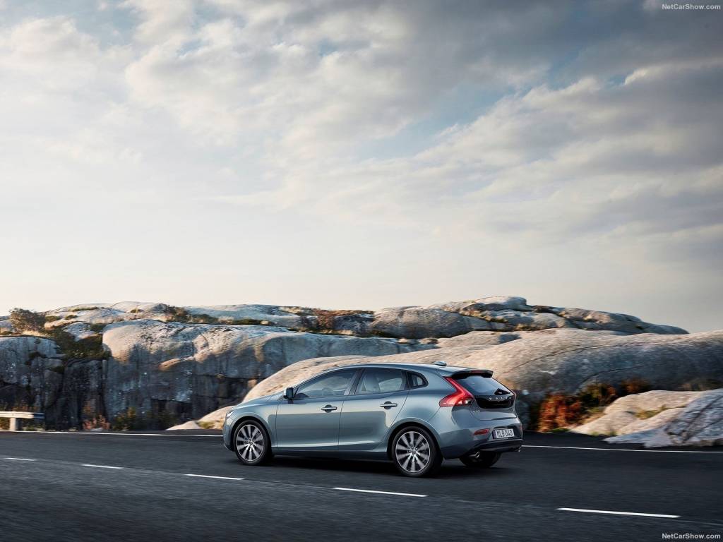 Volvo-V40-2017-1600-0c