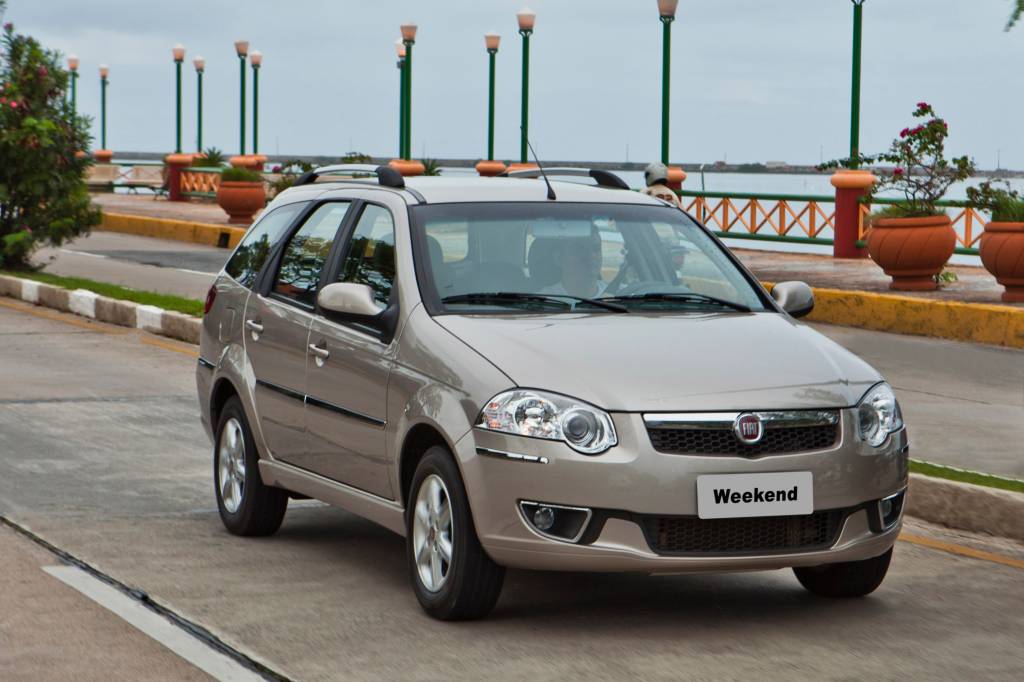 Fiat Weekend Attractive Fiat Weekend fica mais equipada (e mais cara) na linha 2017