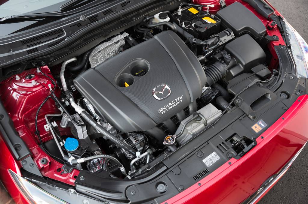 2014-Mazda3-engine