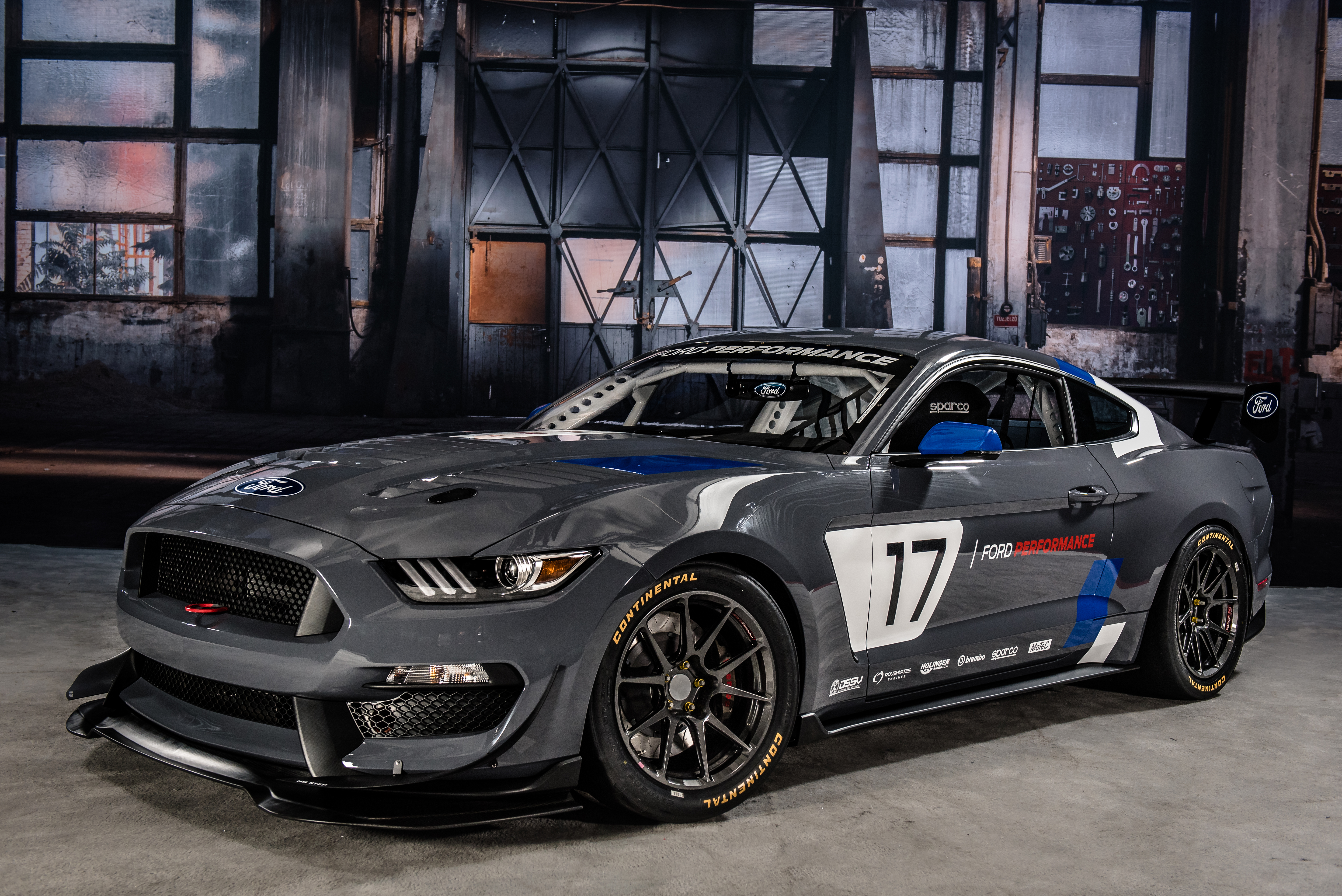 Mustang-GT350R-C4-Ford-Performance-4
