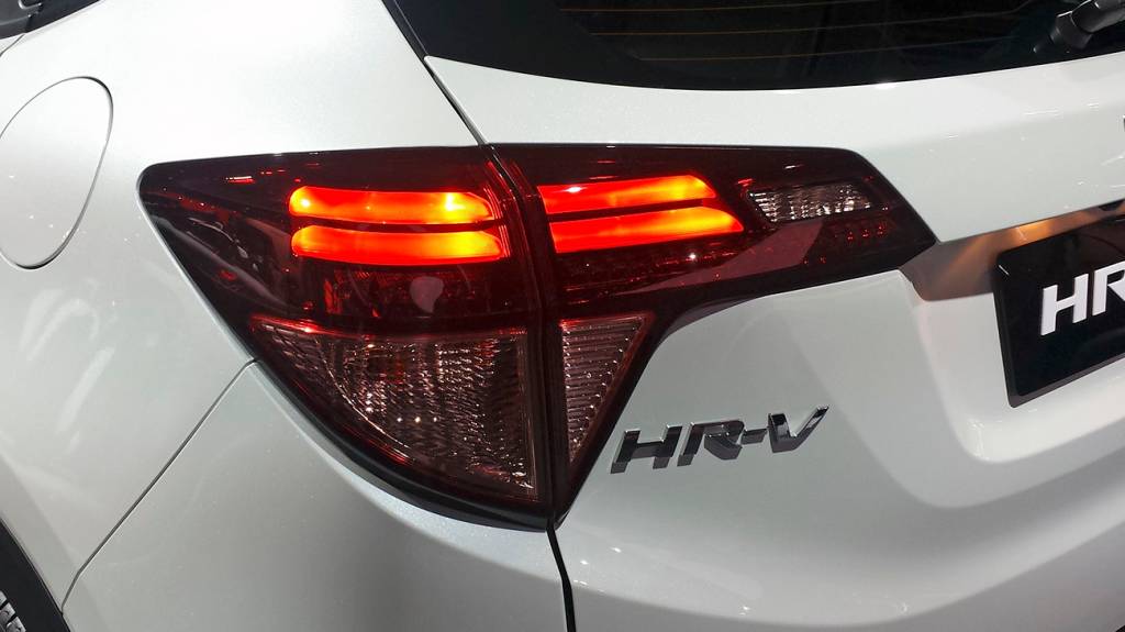 Honda HR-V Touring Lanternas com novo formato interno também ganham leds