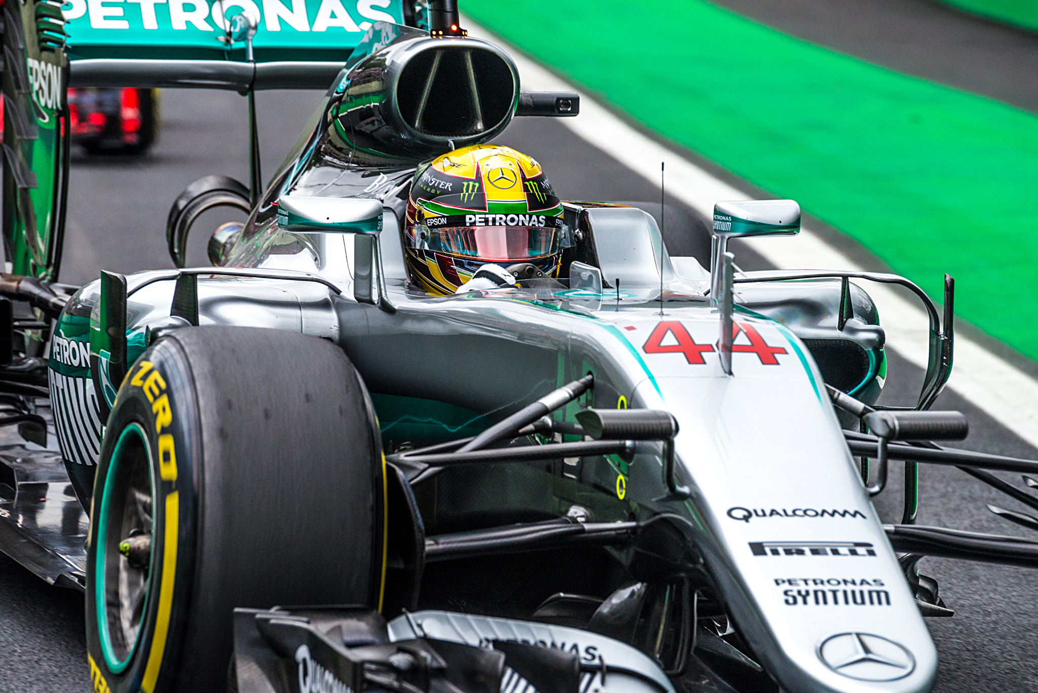 Lewis Hamilton - GP Brasil de F-1 (classificação) Lewis Hamilton - GP Brasil de F-1 (classificação)