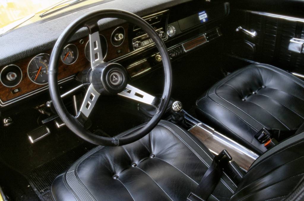 Interior do Dodge Charger R/T