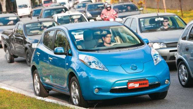 Em meio ao trânsito de São Paulo, o ecológico também atraiu olhares curiosos | <a href="https://quatrorodas.abril.com.br/salao-do-automovel/2012/carros/leaf-703954.shtml" rel="migration">Leia mais</a> Em meio ao trânsito de São Paulo, o ecológico também atraiu olhares curiosos | <a href="https://quatrorodas.abril.com.br/salao-do-automovel/2012/carros/leaf-703954.shtml" rel="migration">Leia mais</a>