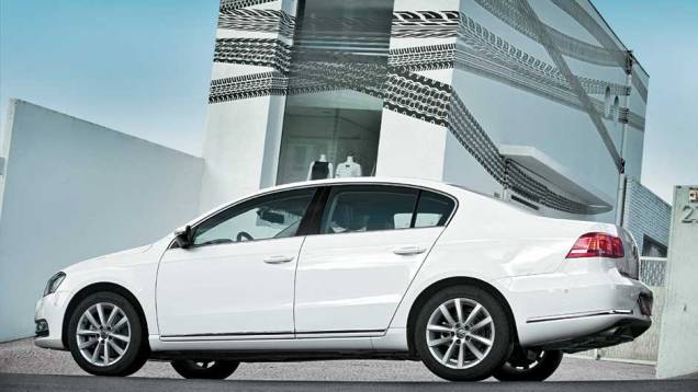 Apesar da mudança total da carroceria, a plataforme do novo Passat é a mesma da geração que já era vendida no Brasil Apesar da mudança total da carroceria, a plataforme do novo Passat é a mesma da geração que já era vendida no Brasil