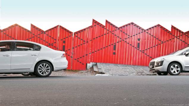 Para estacionar sozinho, o carro... Para estacionar sozinho, o carro...