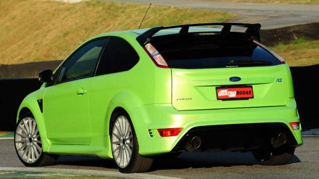 O esportivo é trazido pela importadora Automotriz. <a href="https://quatrorodas.abril.com.br/carros/impressoes/ford-focus-rs-636939.shtml" rel="migration">Leia mais</a> O esportivo é trazido pela importadora Automotriz. <a href="https://quatrorodas.abril.com.br/carros/impressoes/ford-focus-rs-636939.shtml" rel="migration">Leia mais</a>