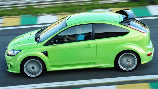 A cor verde faz o RS se destacar nas ruas. <a href="https://quatrorodas.abril.com.br/carros/impressoes/ford-focus-rs-636939.shtml" rel="migration">Leia mais</a> A cor verde faz o RS se destacar nas ruas. <a href="https://quatrorodas.abril.com.br/carros/impressoes/ford-focus-rs-636939.shtml" rel="migration">Leia mais</a>