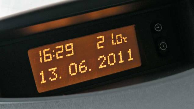 No console: data, hora e temperatura