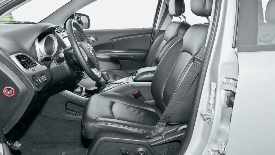 Os bancos t&ecirc;m ajustes el&eacute;tricos, assentos... | <a href="https://quatrorodas.abril.com.br/carros/testes/fiat-freemont-640712.shtml" rel="migration">Leia mais</a>