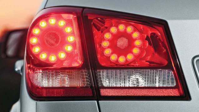 As lanternas têm leds | <a href="https://quatrorodas.abril.com.br/carros/testes/fiat-freemont-640712.shtml" rel="migration">Leia mais</a>