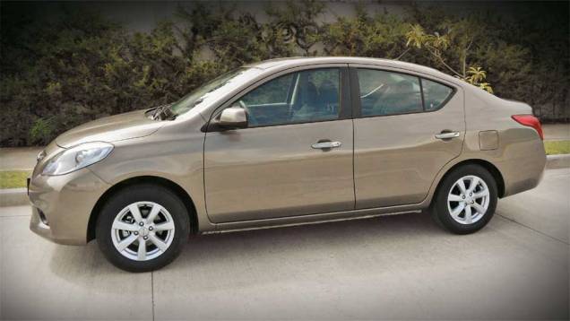 Espaço traseiro de BMW Série 7 | <a href="https://quatrorodas.abril.com.br/carros/impressoes/nissan-versa-sedan-640701.shtml" rel="migration">Leia mais</a> Espaço traseiro de BMW Série 7 | <a href="https://quatrorodas.abril.com.br/carros/impressoes/nissan-versa-sedan-640701.shtml" rel="migration">Leia mais</a>