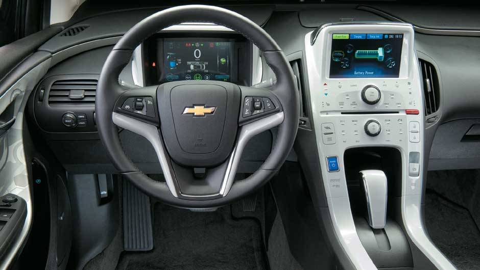 Encarando o futuro: s&oacute; o volante &eacute; convencional | <a href="https://quatrorodas.abril.com.br/carros/chevrolet-volt-637764.shtml" rel="migration">Leia mais</a>