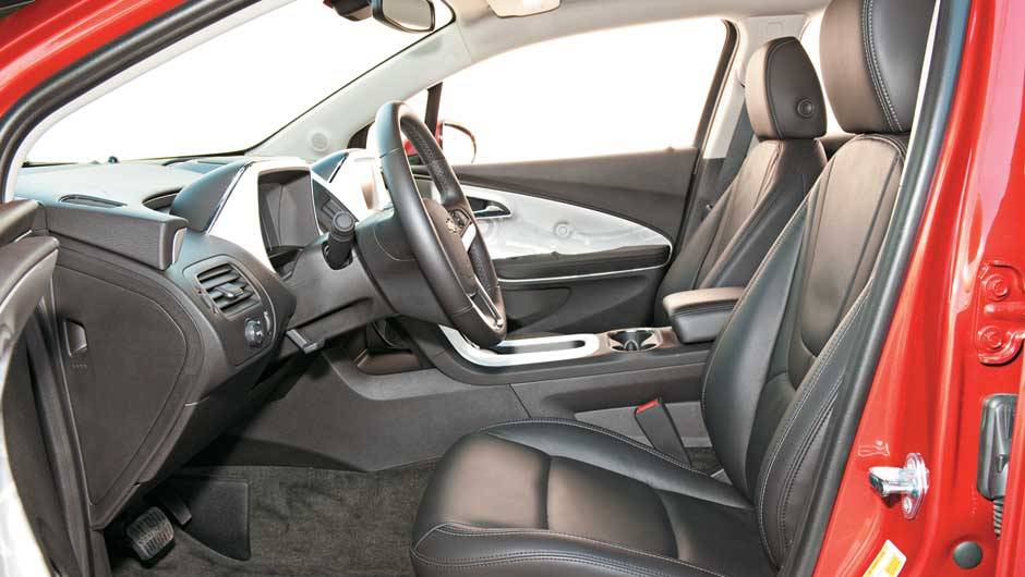 Os bancos dianteiros t&ecirc;m aquecimento | <a href="https://quatrorodas.abril.com.br/carros/chevrolet-volt-637764.shtml" rel="migration">Leia mais</a>